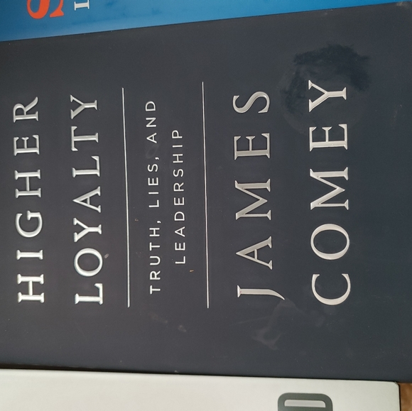 Books - Picture 15 of 16